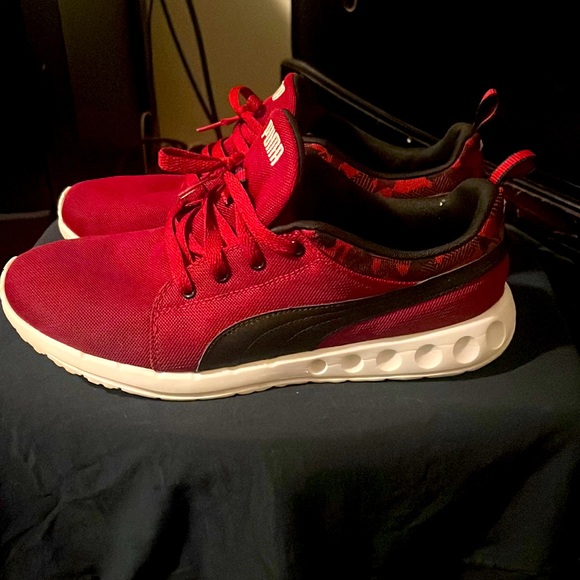 COPY - Puma running sneakers gently used 8/10 worn less than 10x - Picture 1 of 4